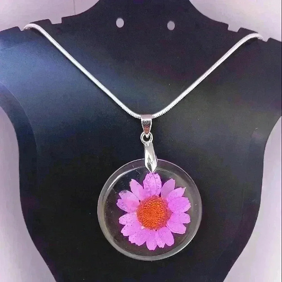 Hippie flower silver necklace - Picture 2 of 3